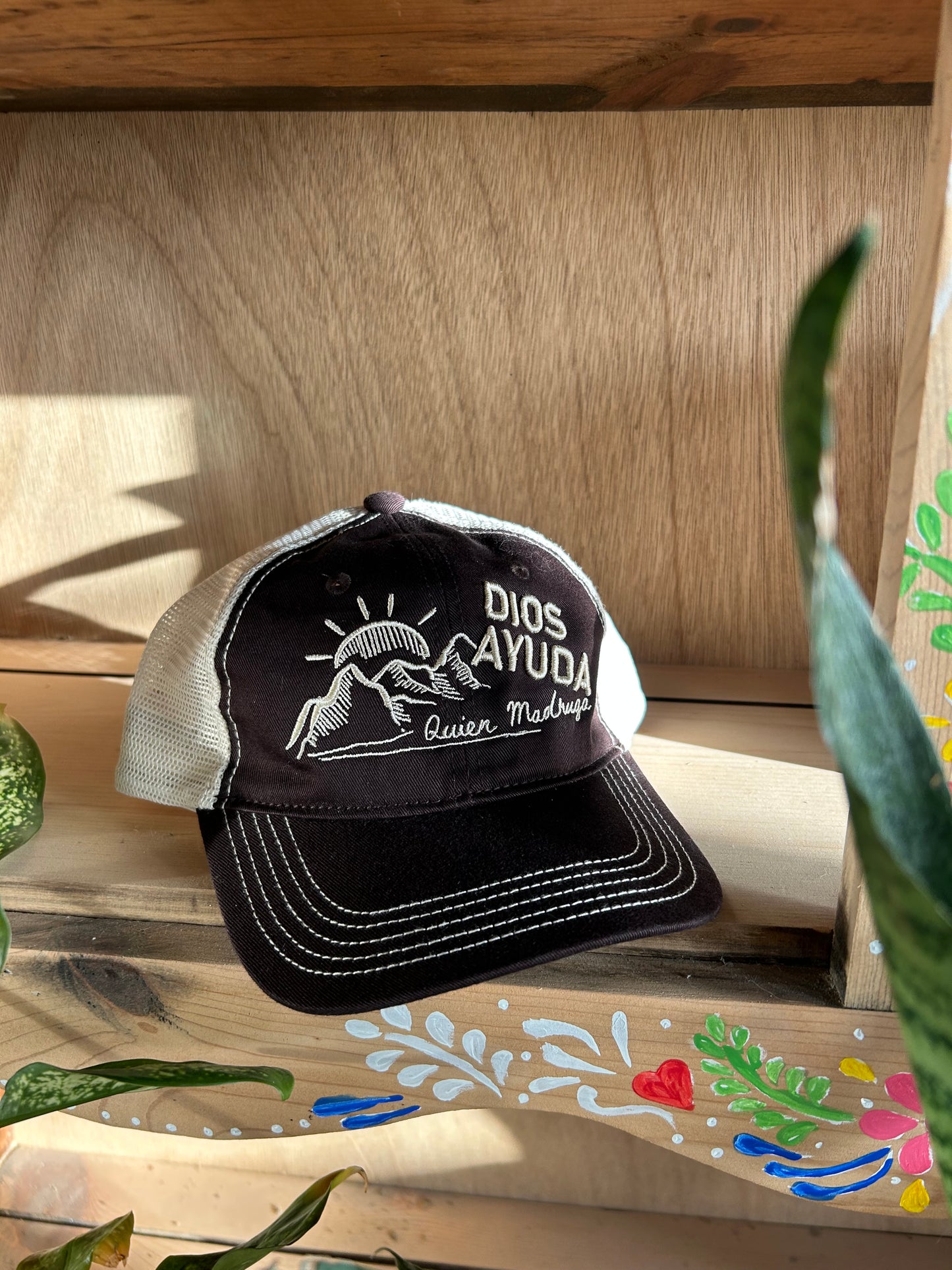 El Que Madruga Dios lo Ayuda Embroidered Mesh Cap