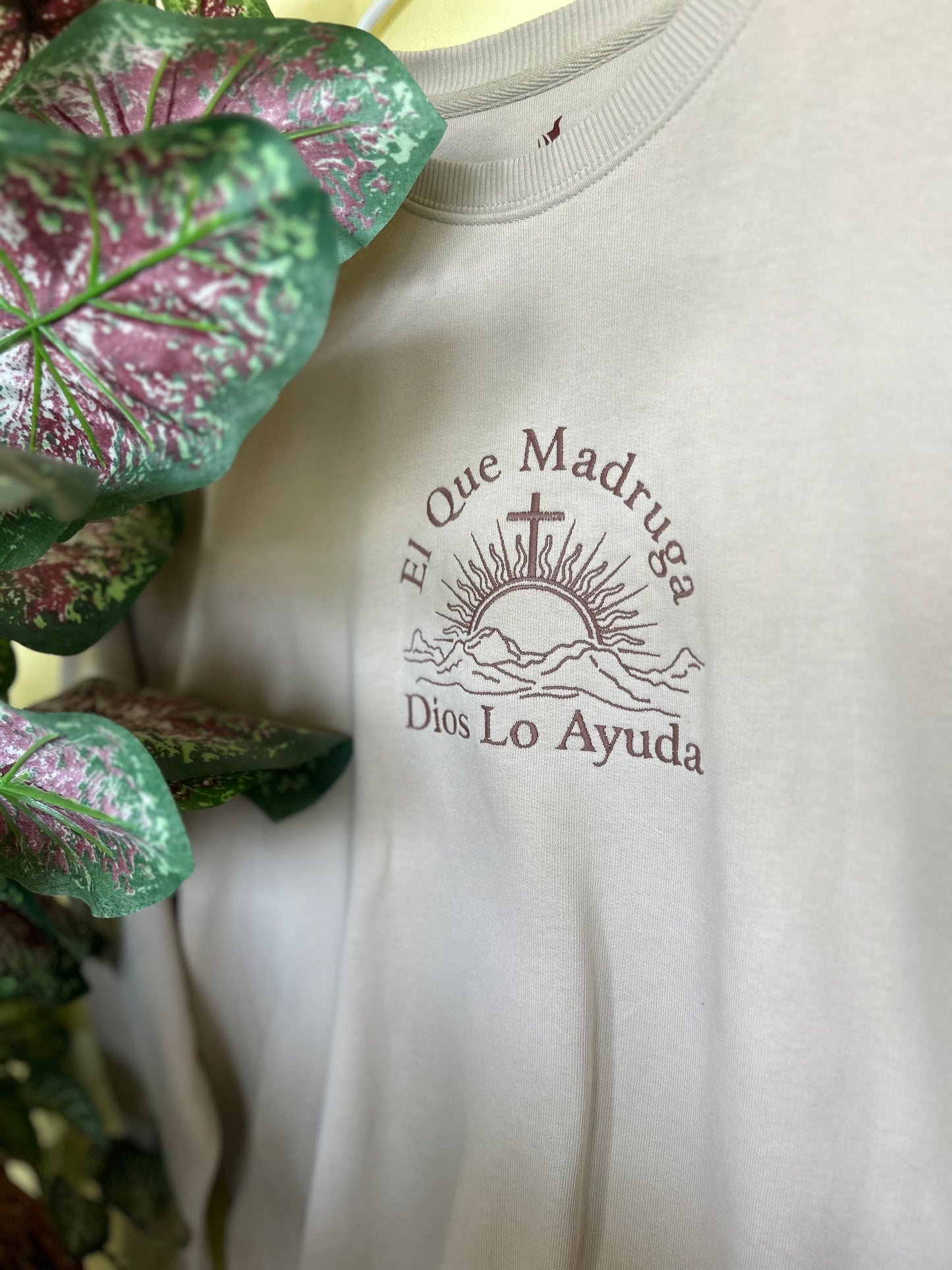 El Que Madruga Dios lo Ayuda Embroidered Crewneck